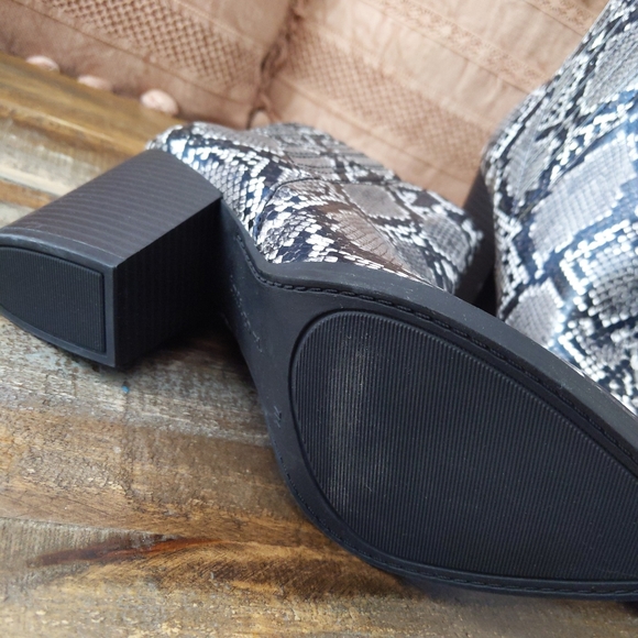 🆕🌿SNAKEPRINT BOOTIES🌿 - Picture 11 of 12